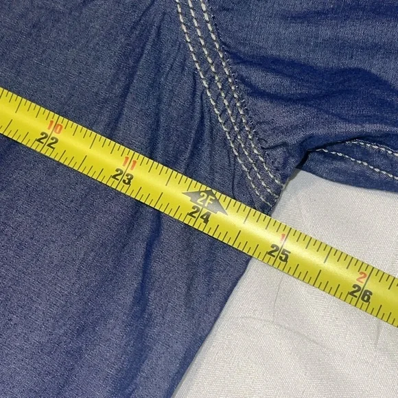 MEN’S BUTTON UP SHIRT (XL) - Picture 7 of 11